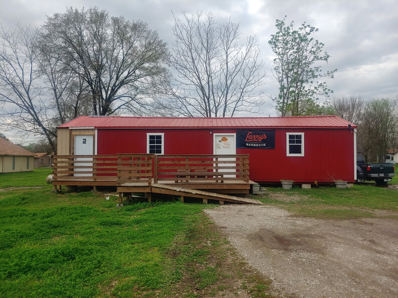 Larry's Countrystyle BBQ building
